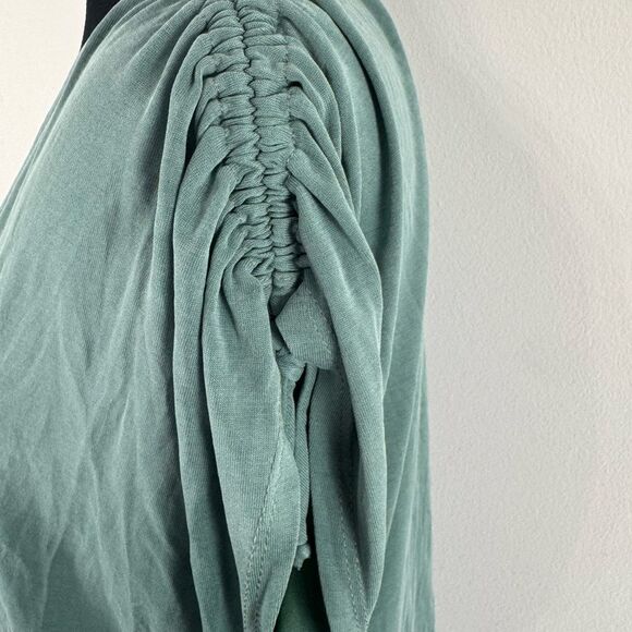 Green Envelope Los Angeles Top - Picture 4 of 5